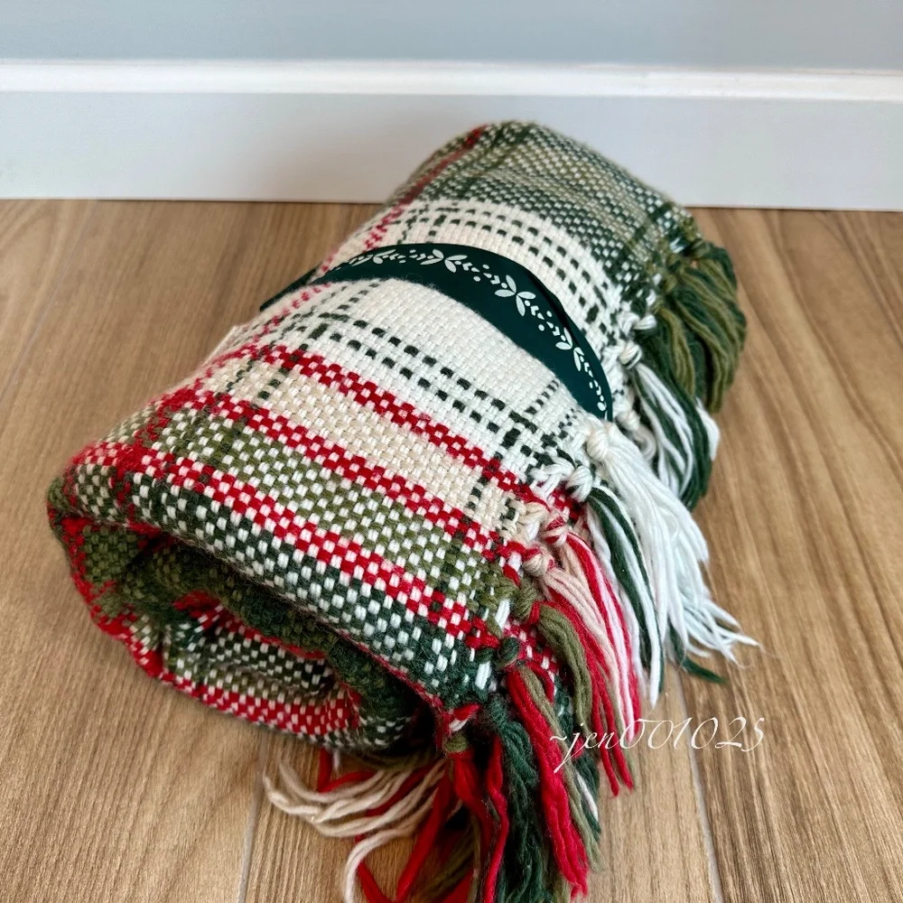 Hearth & Hand Magnolia Chunky Christmas Plaid Woven Throw Blanket
